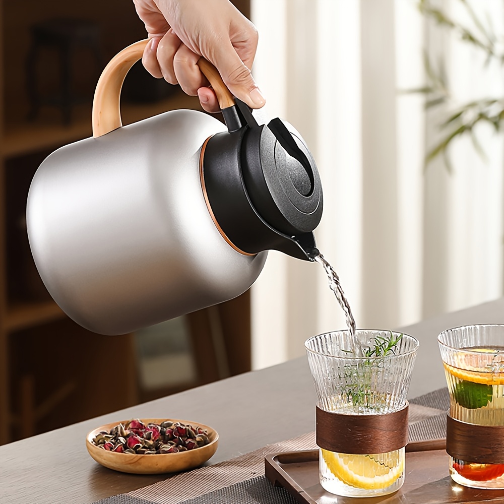 Bottiglia d'Acqua Isolata in A - Coffee Tea Jug recensione e prezzo
